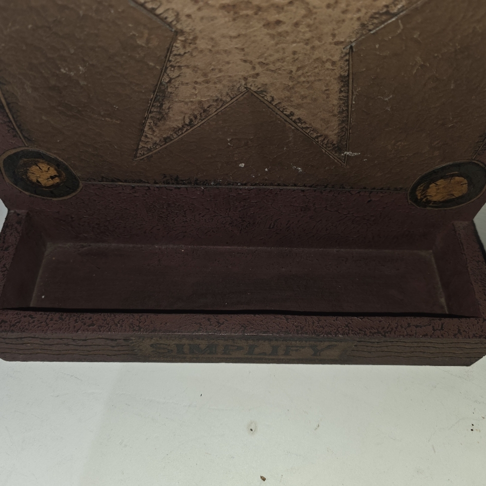 12" x 12" Simplify Burgundy Plate / Display Holder with Barn Star - Picture 3 of 5